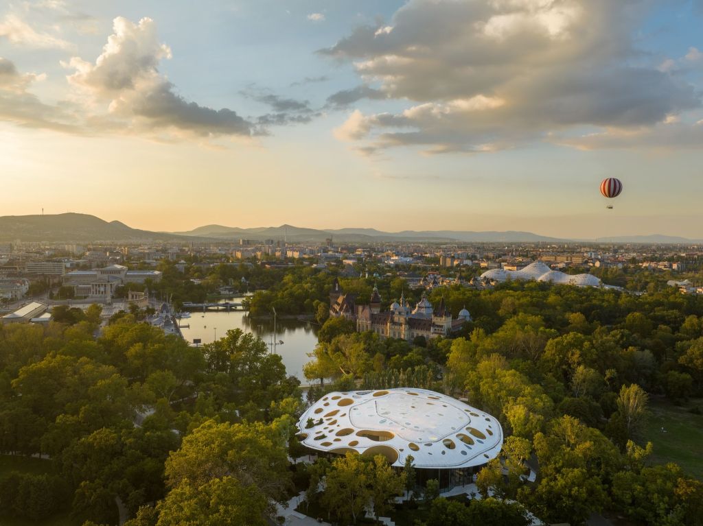 Budapest Best European Parks: City Park Varosliget Liget Photo