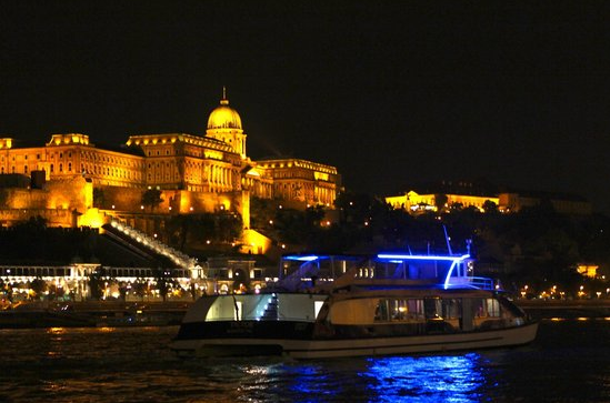 Budapest NYE Dinner Party Boat with Bar Piano